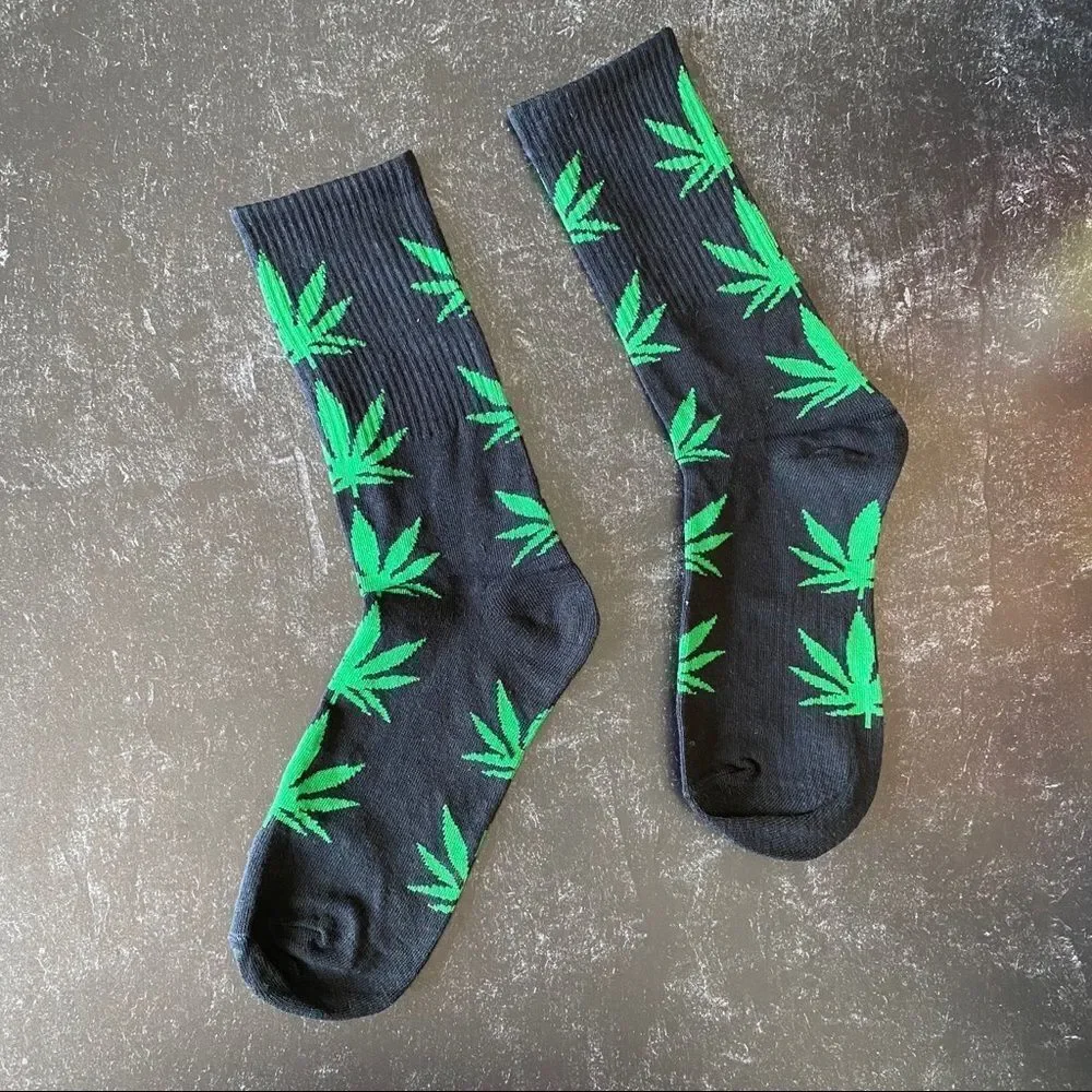 Ganja BLACK & GREEN Leaf Socks